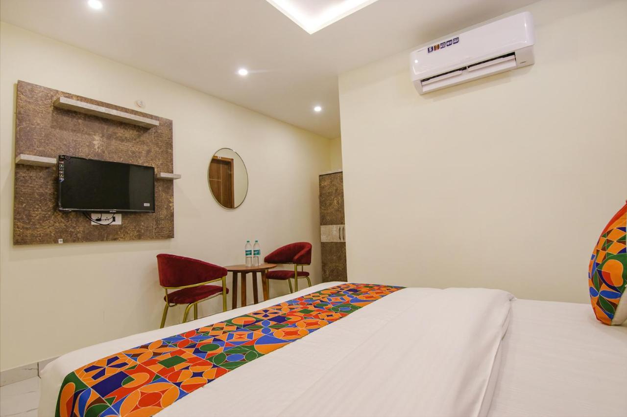 Fabhotel Meridian Inn Mohali Bagian luar foto