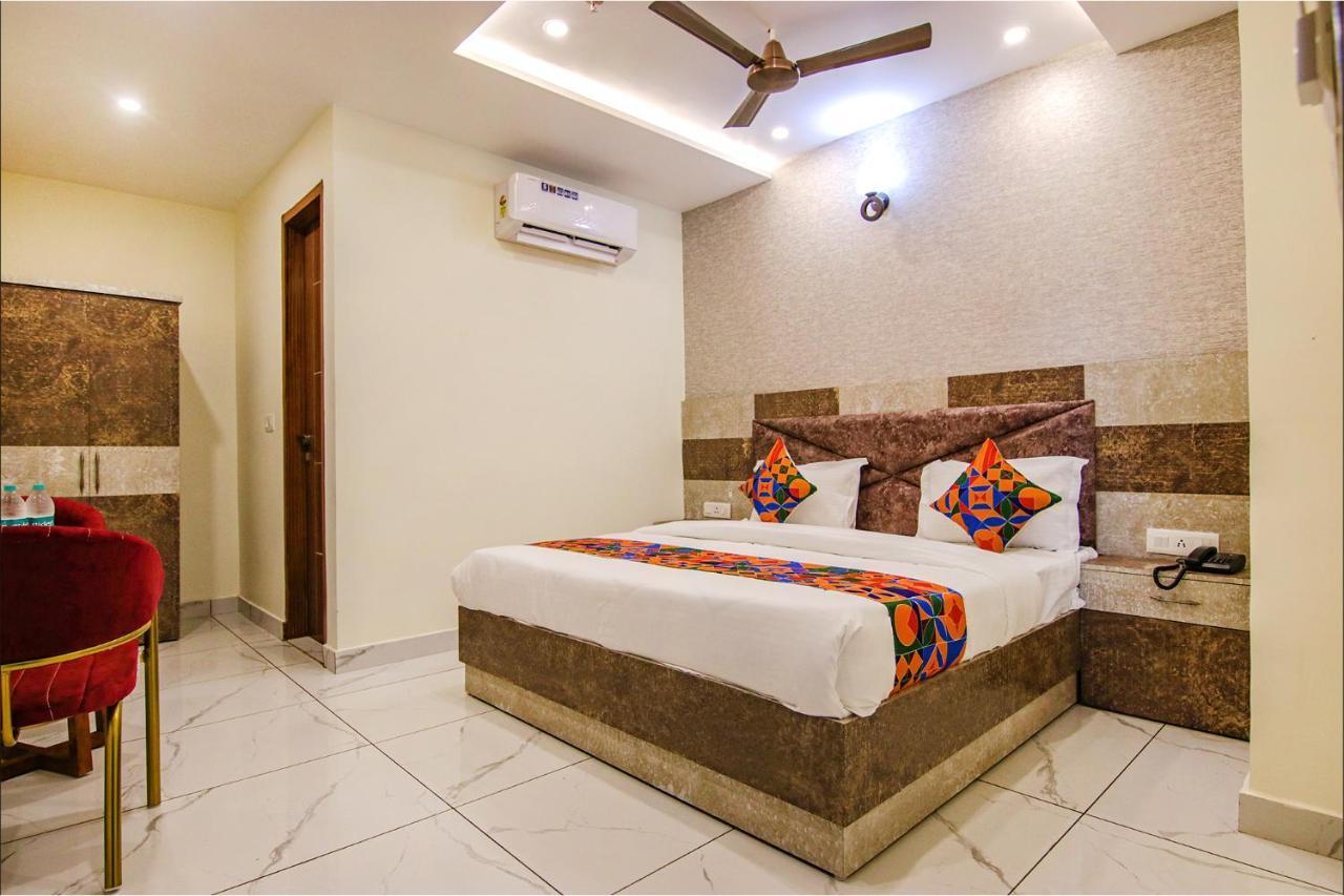 Fabhotel Meridian Inn Mohali Bagian luar foto
