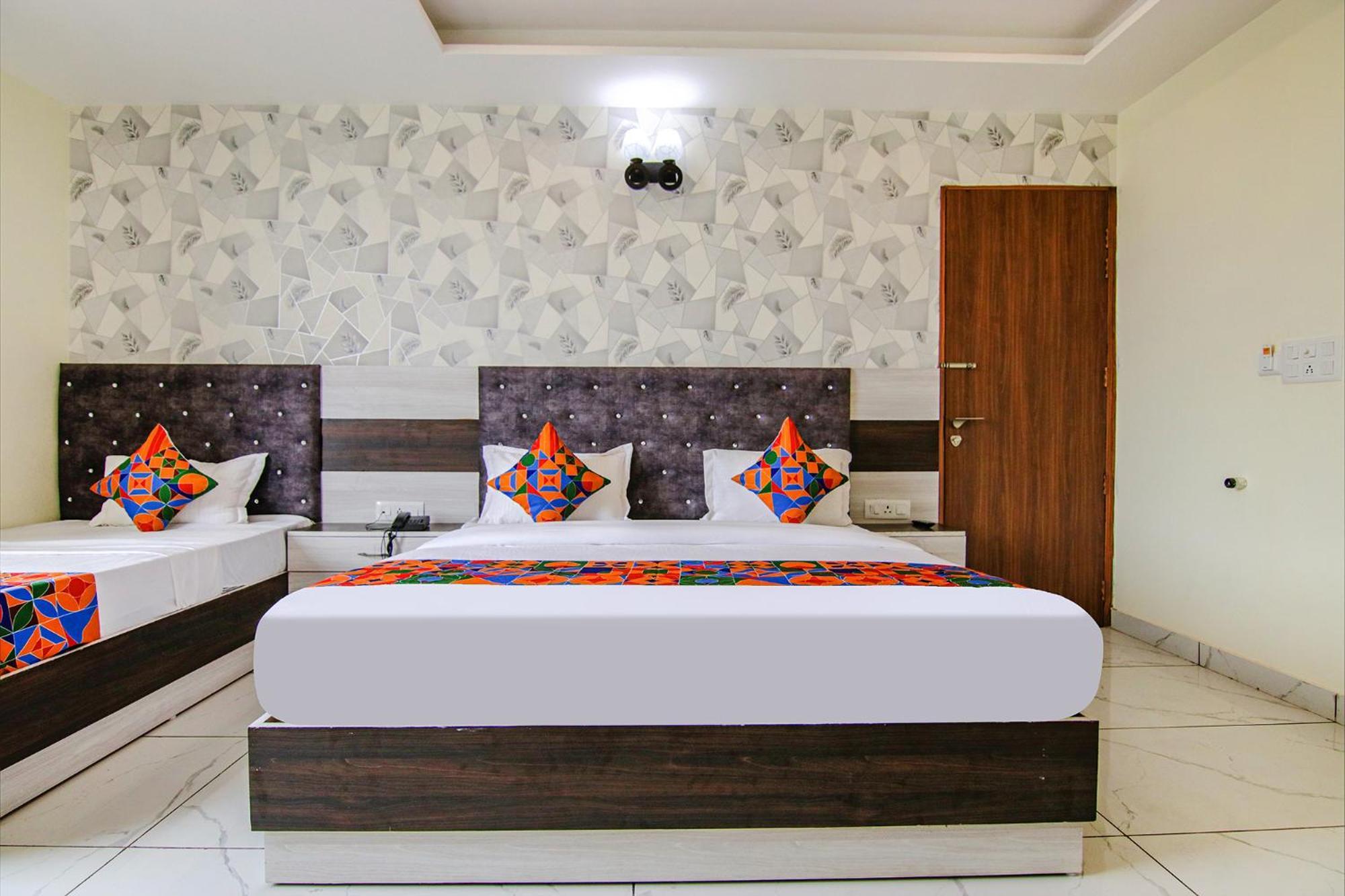 Fabhotel Meridian Inn Mohali Bagian luar foto