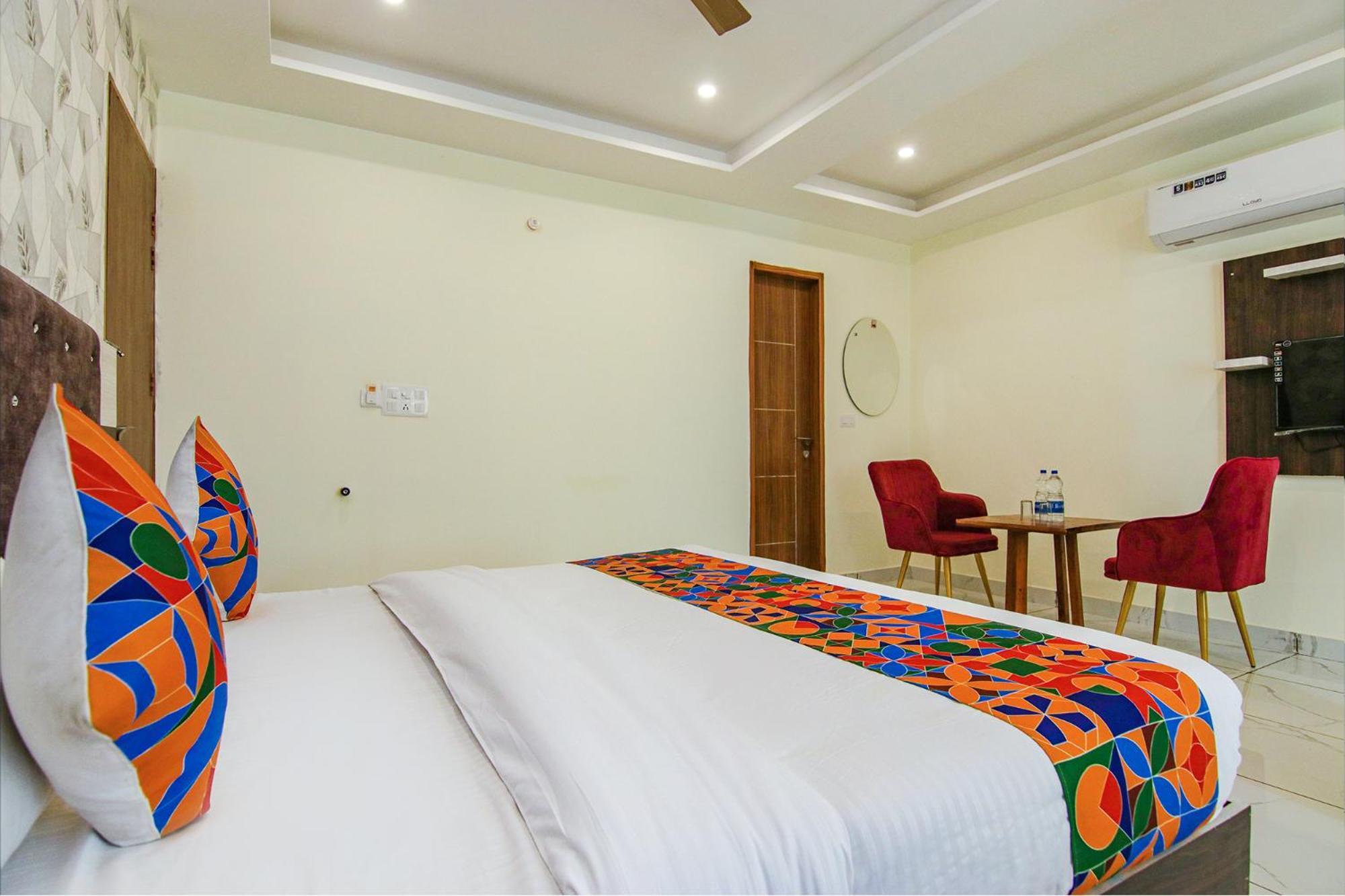 Fabhotel Meridian Inn Mohali Bagian luar foto