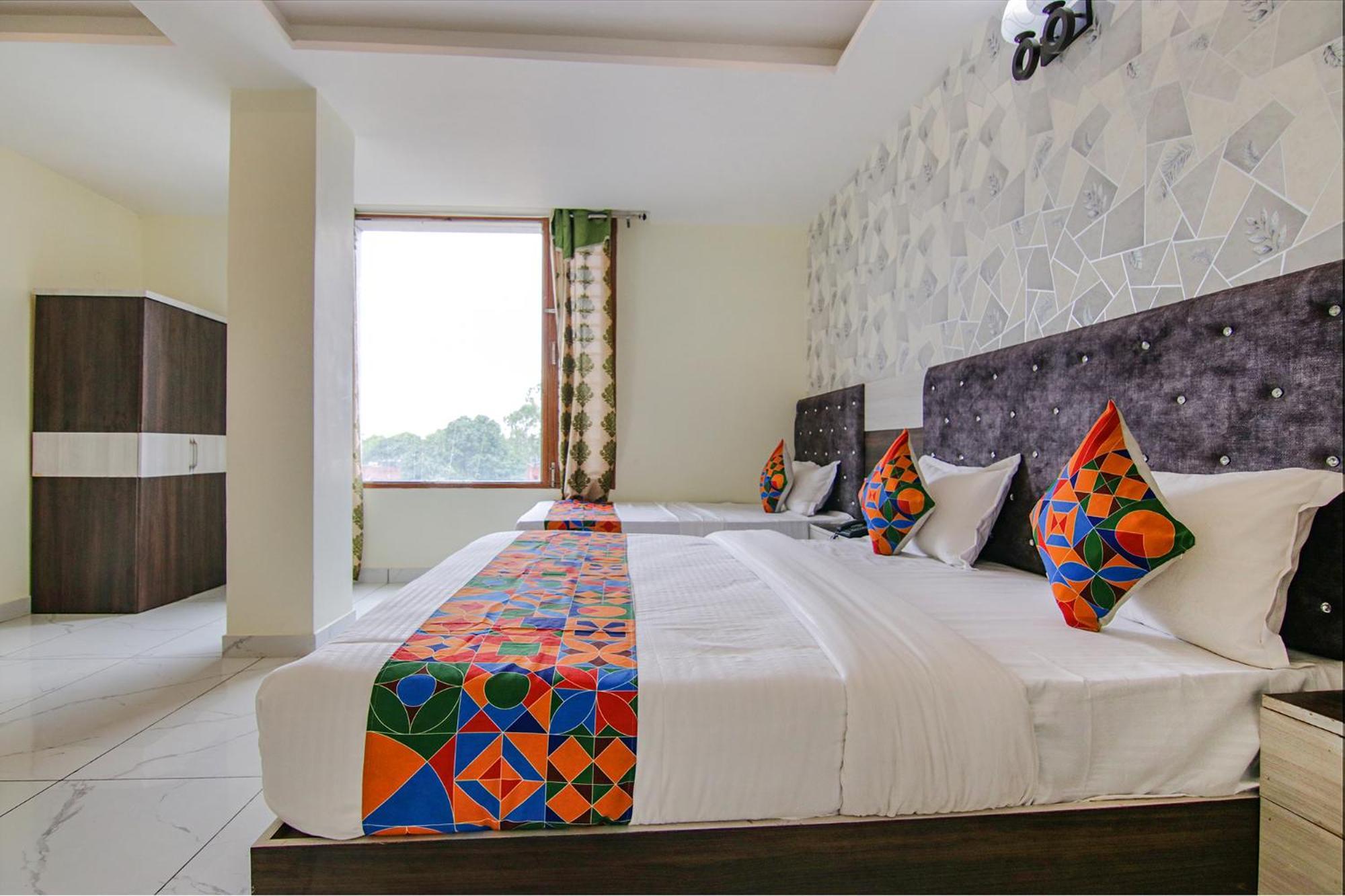Fabhotel Meridian Inn Mohali Bagian luar foto