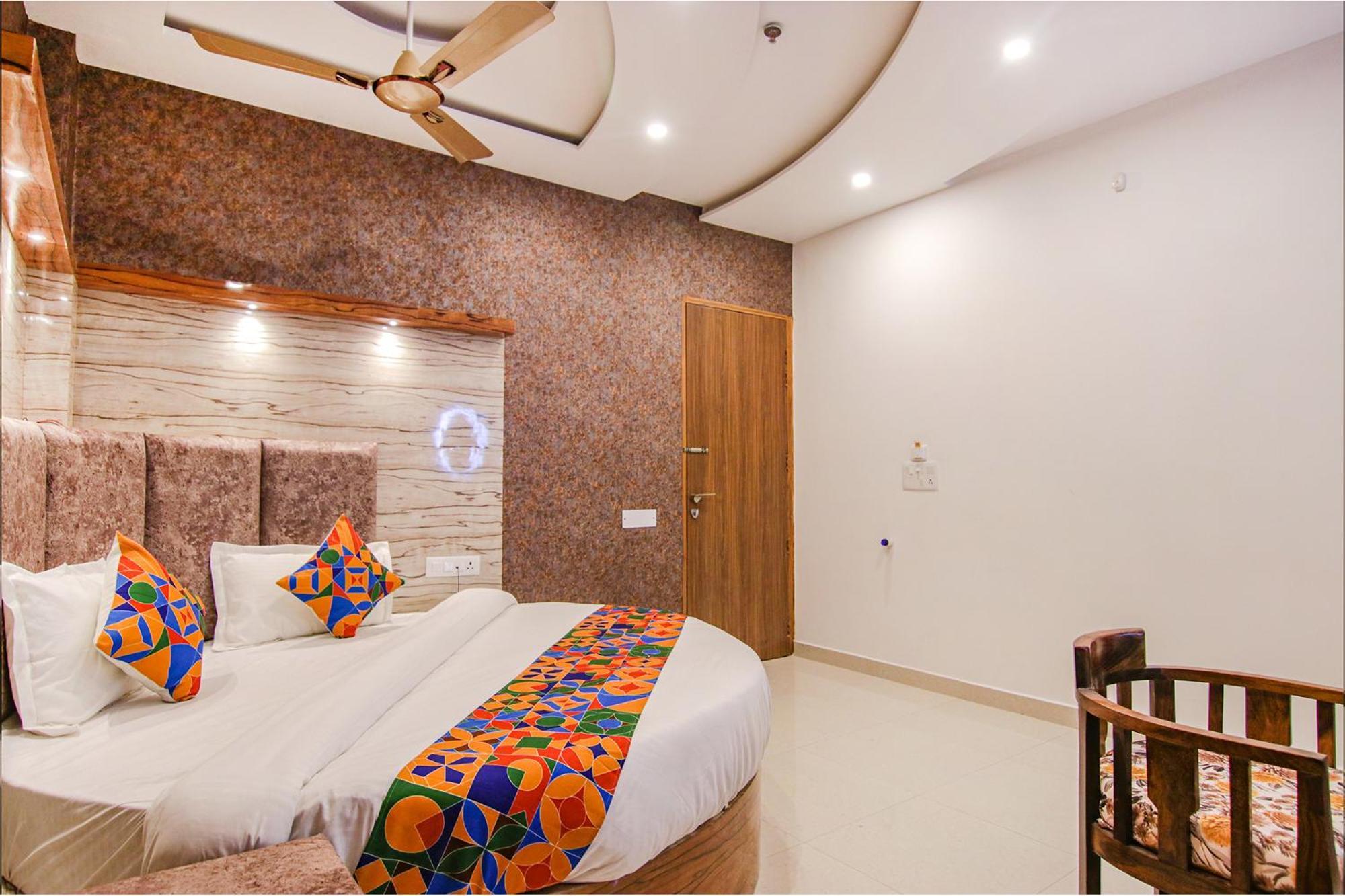 Fabhotel Meridian Inn Mohali Bagian luar foto