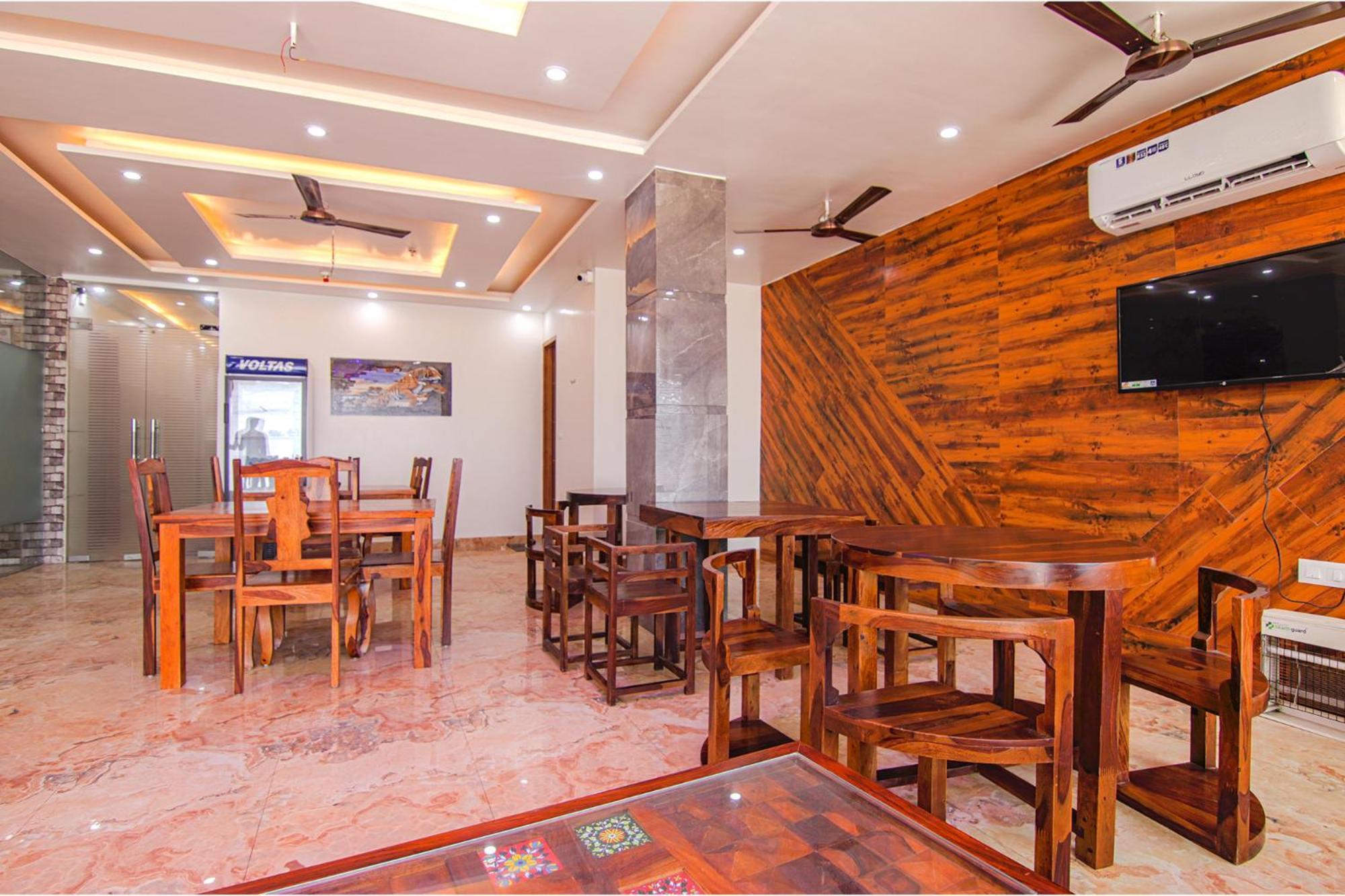 Fabhotel Meridian Inn Mohali Bagian luar foto