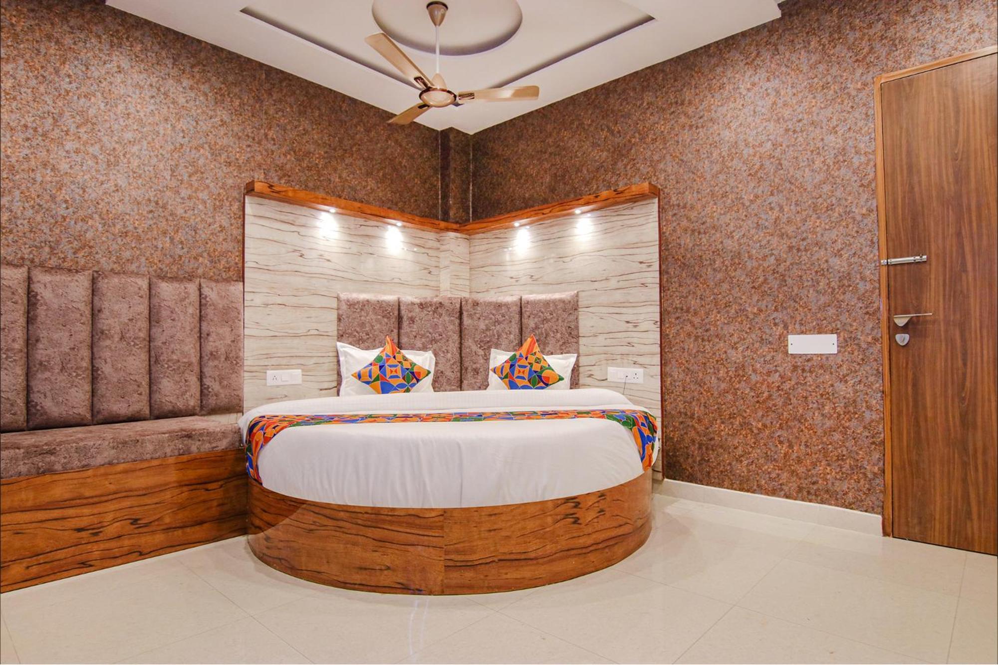 Fabhotel Meridian Inn Mohali Bagian luar foto