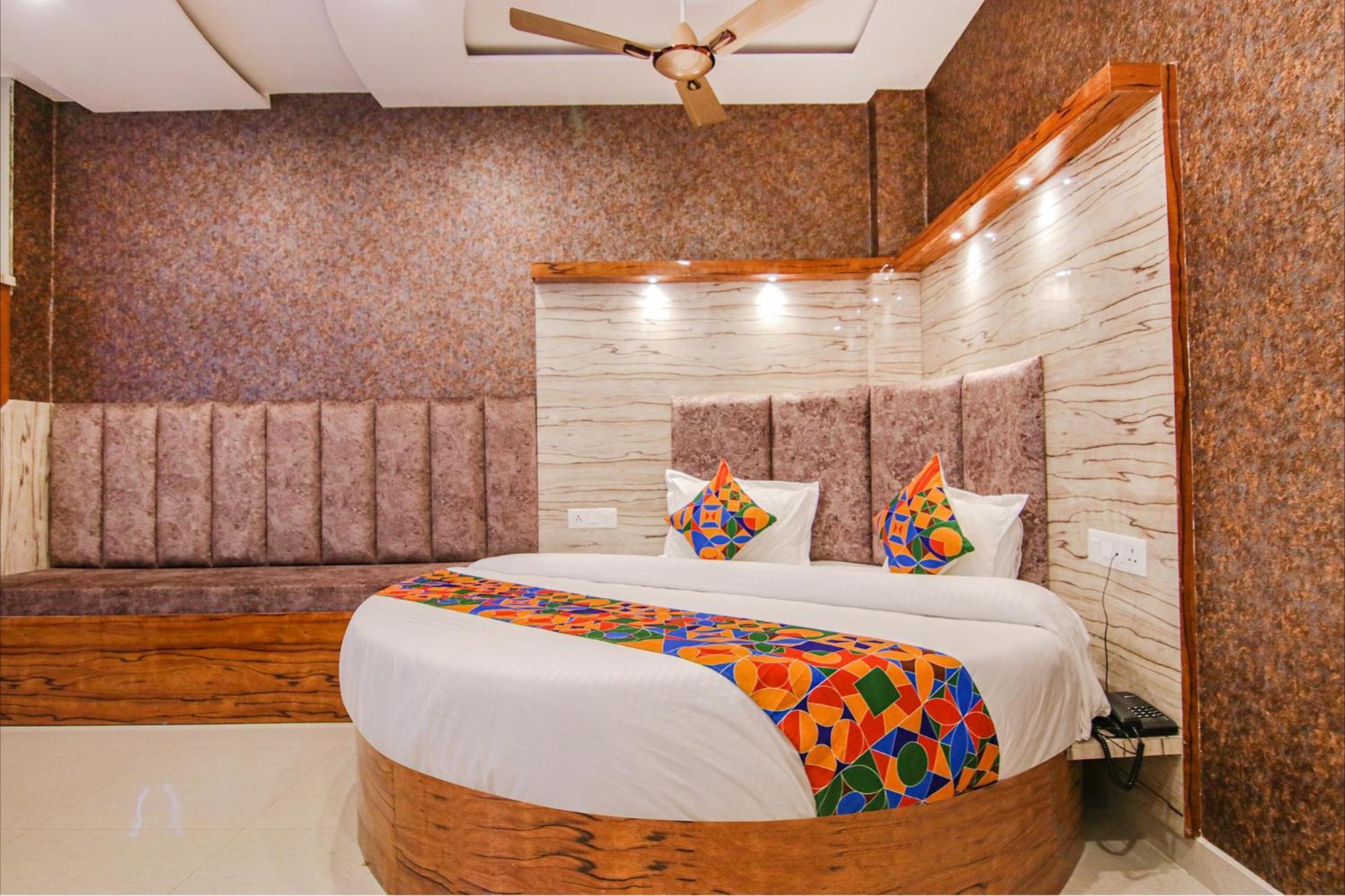 Fabhotel Meridian Inn Mohali Bagian luar foto